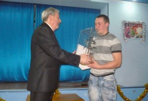 Анатолій Михайлович Попов та представник відділення важкої атлетики