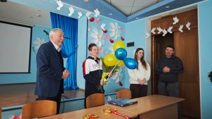 27.04.2026 колектив КЗ “ХФКСП” ХОР  разом зі здобувачами освіти привітали вихованку коледжу, вчителя важкої атлетики, Заслуженого майстра спорту України КОНОТОП Камілу, яка стала абсолютною чемпіонкою Європи 2026 року у ваговій категорії до 58 кг.